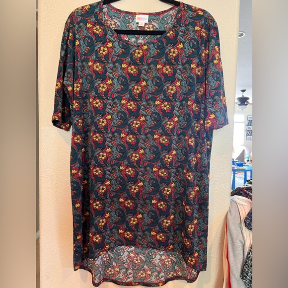 LULAROE Irma - Picture 1 of 4